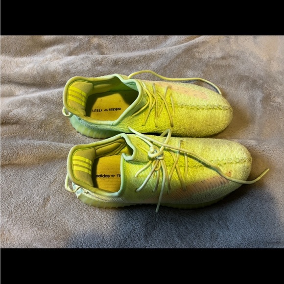 adidas yeezys - Picture 2 of 3